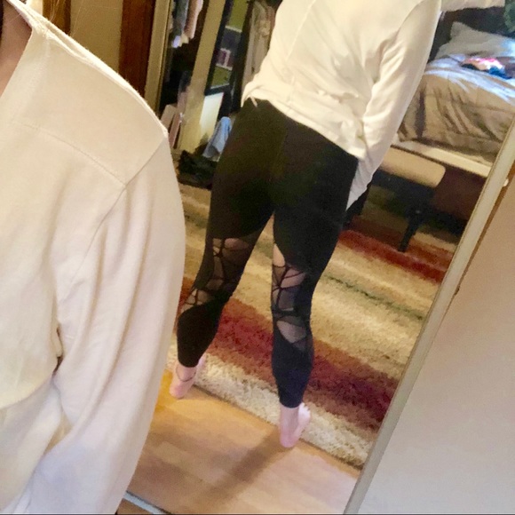 LuluLemon design leggings - Picture 2 of 5